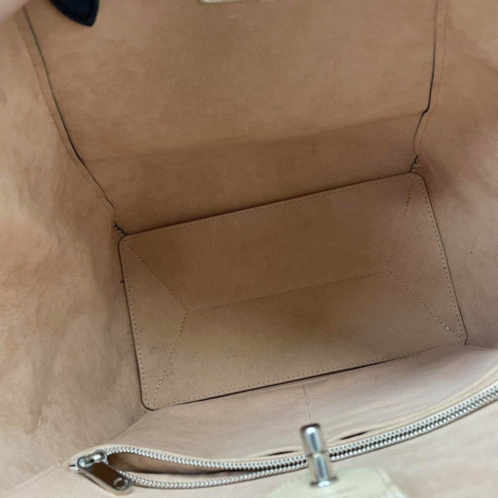 Auth Louis Vuitton Lock Me black and beige like new - Picture 6 of 11